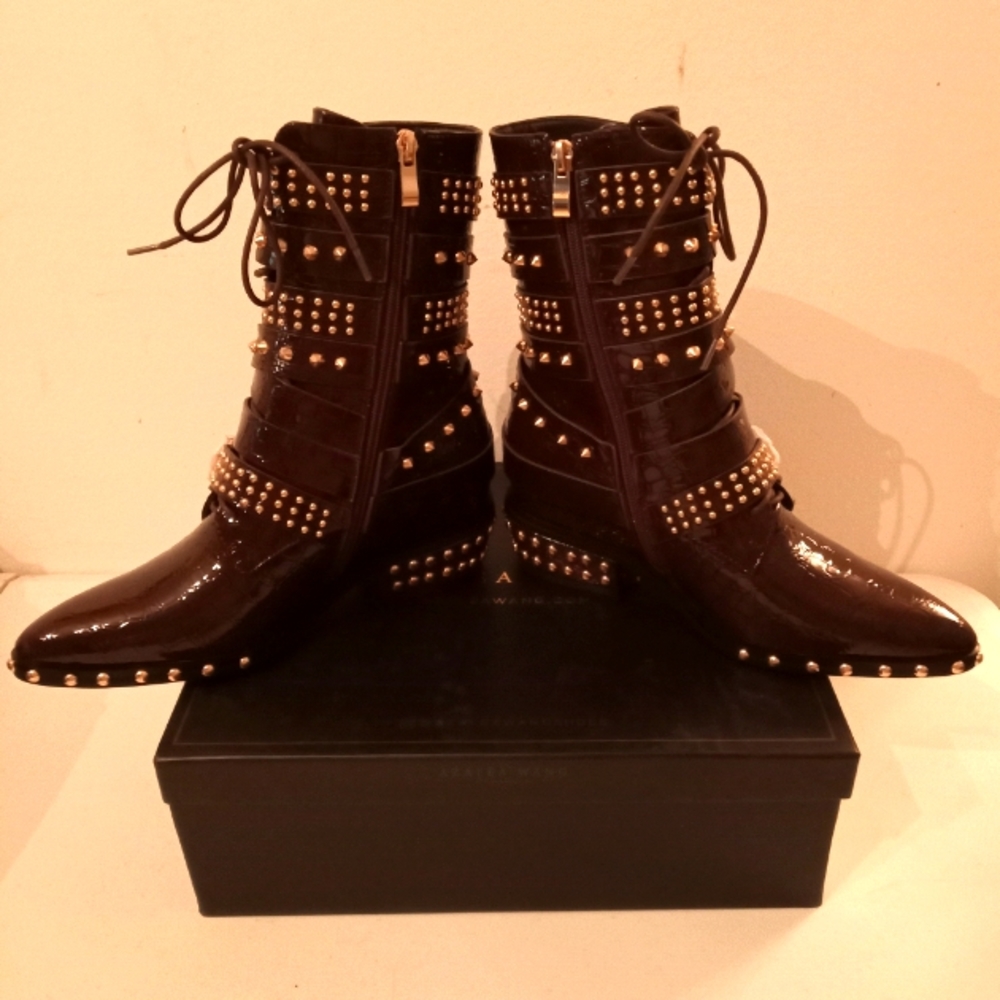 SALE🎁NIB🎁FREE GIFT INCLUDED🎁NWT Bootie Croc Embossed Studs Spikes Embellish - Picture 5 of 16